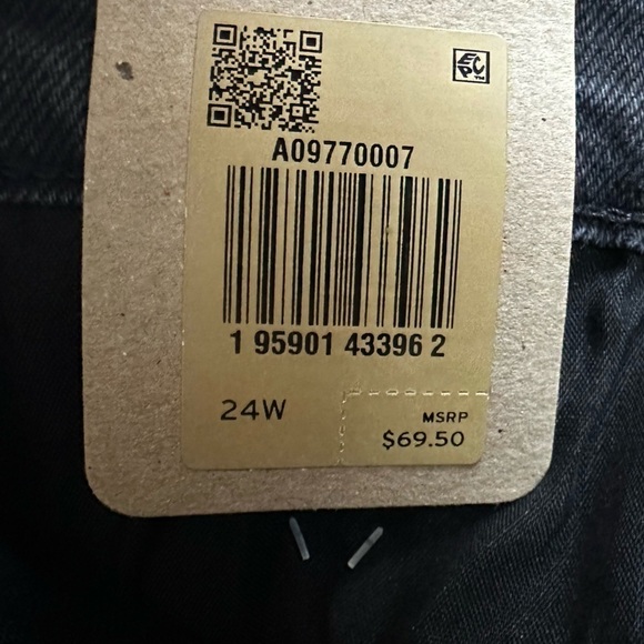 Levi’s plus size distressed high rise wedgie straight 24W NWT button fly Black - Picture 4 of 7